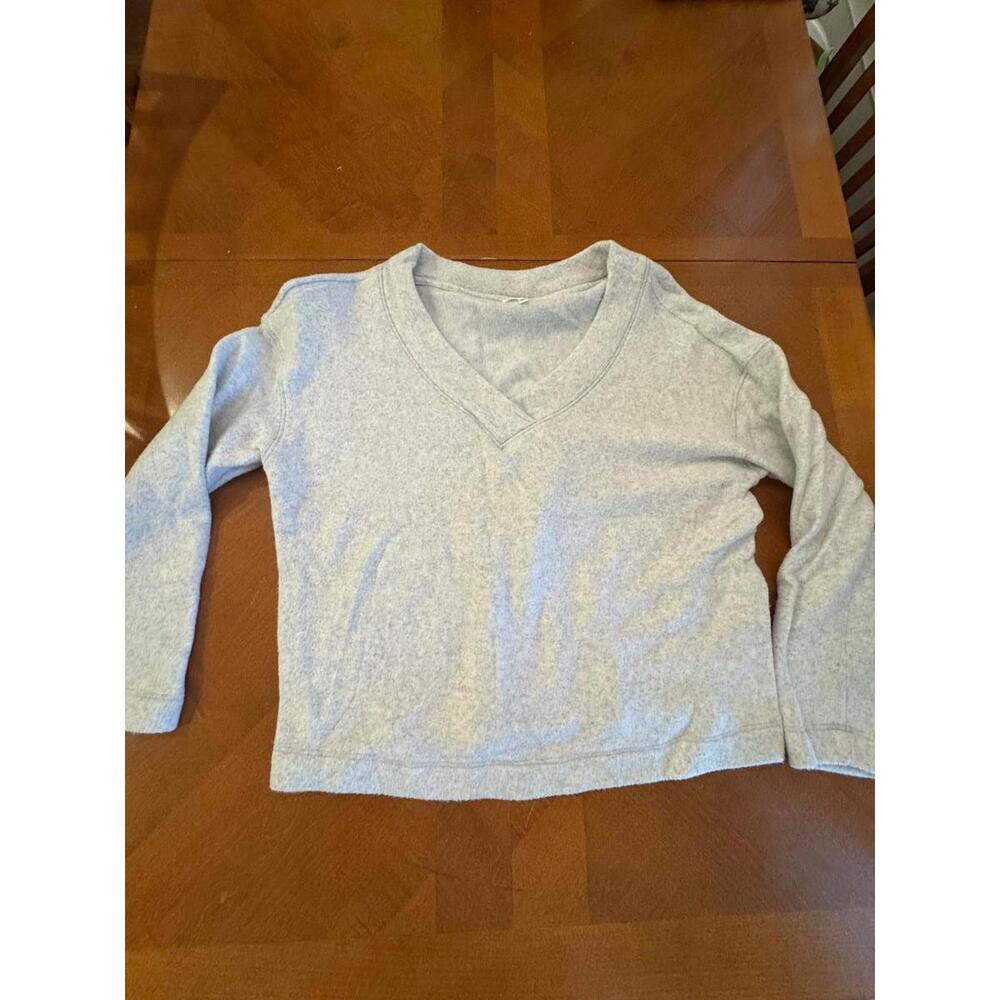 Haven Well Within Women's Light Gray V-Neck Sweater, Size Large 4-117
